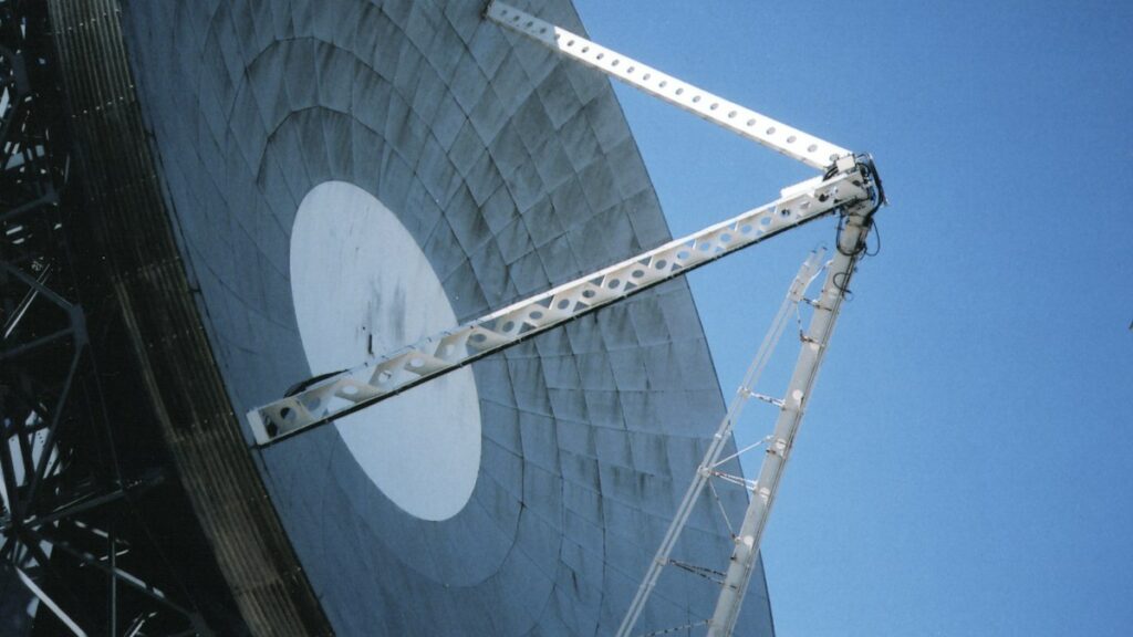 Applying Waterproof Silicone Grommets and Drip Loops on Exterior Cable Runs Weatherproofing mastery: deploying EPDM feedthrough seals, dielectric silicone b